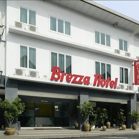 Brezza Hotel Lumut Bagian luar foto