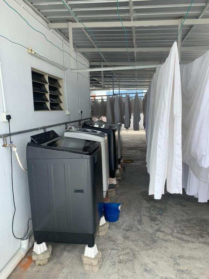 Brezza Hotel Lumut Bagian luar foto