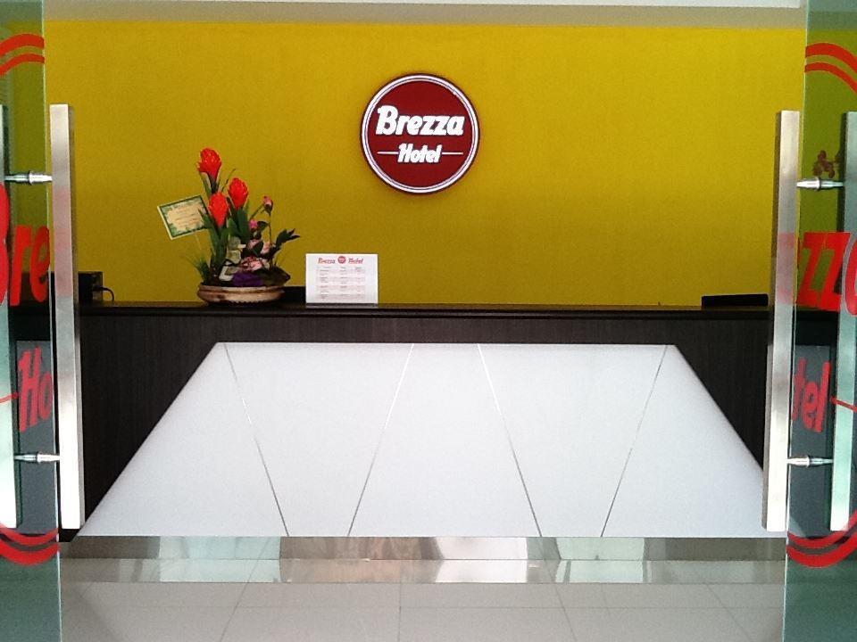 Brezza Hotel Lumut Bagian luar foto