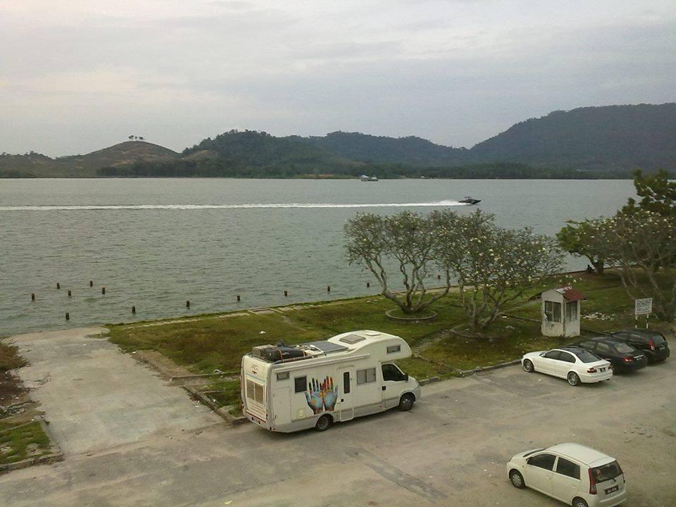Brezza Hotel Lumut Bagian luar foto
