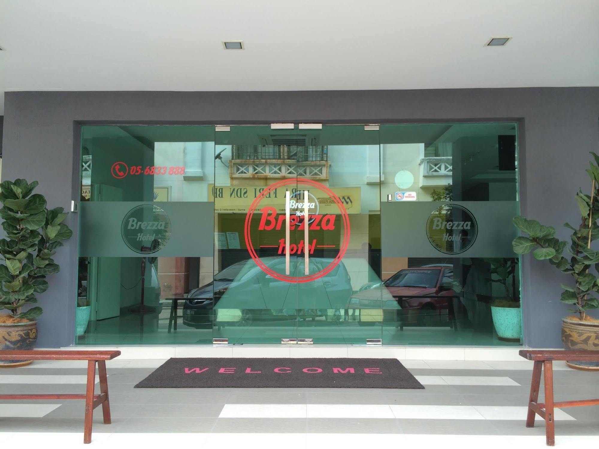 Brezza Hotel Lumut Bagian luar foto